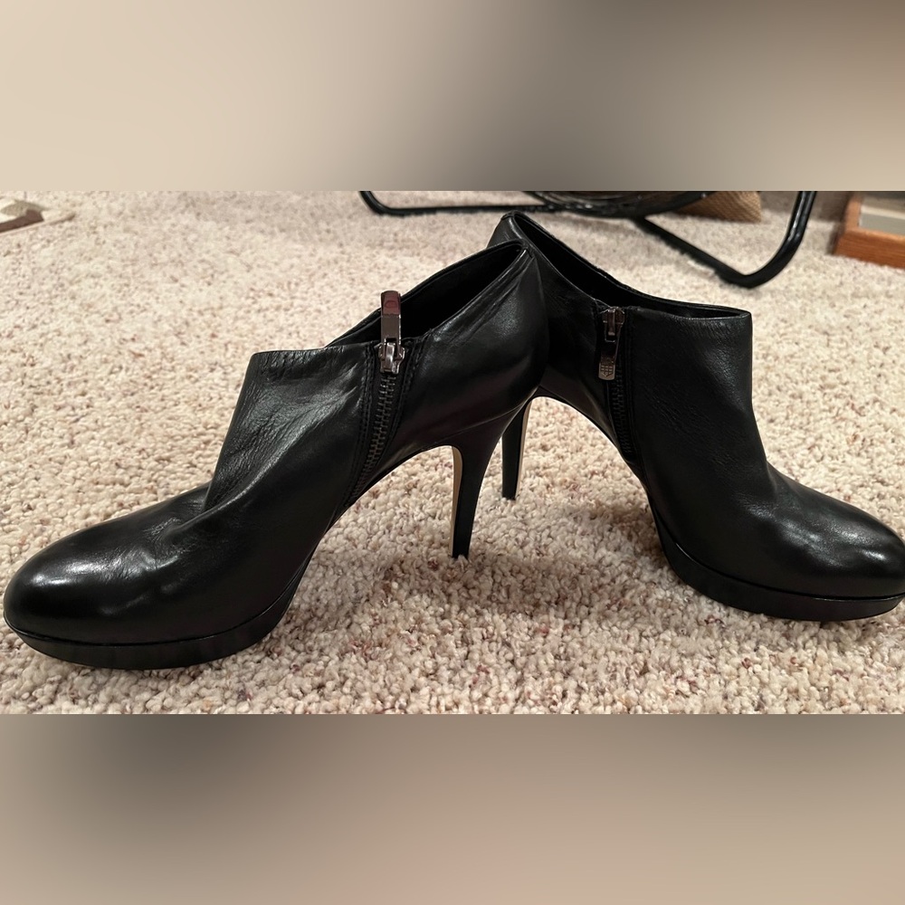 Vince Camuto Black Leather Heeled Booties size 10